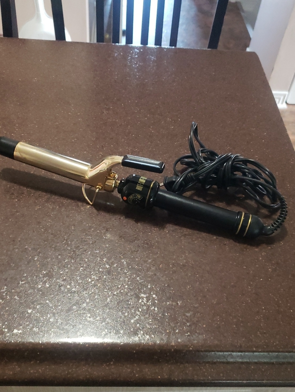 Hot Tools Professional 24K Gold Spring Curling Iron Model 1008CN features a 3/4"